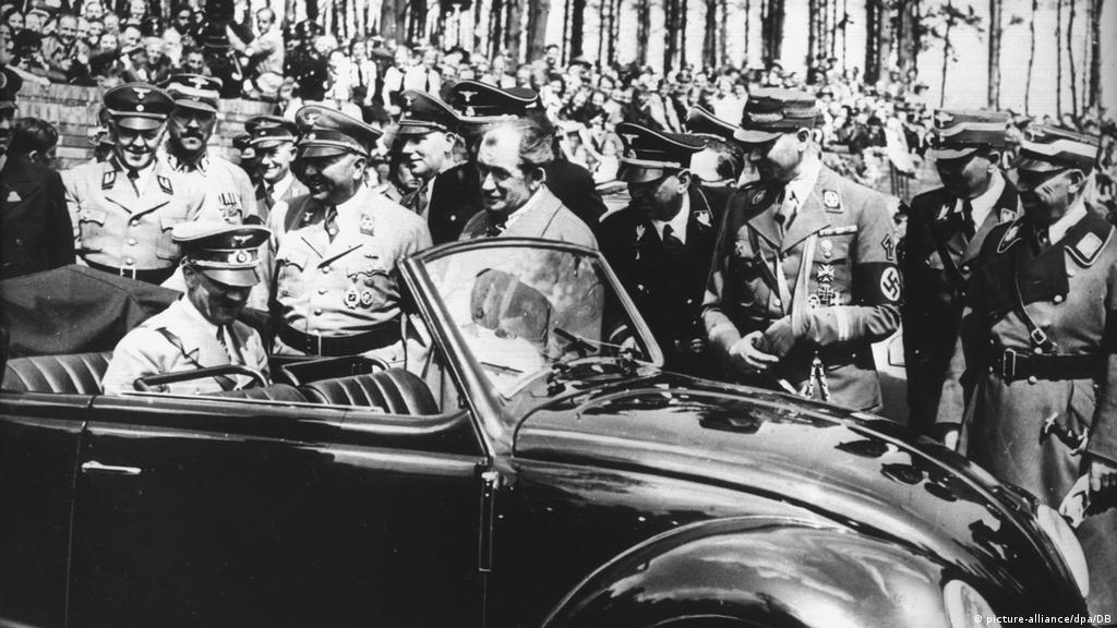 ۲. می ۱۹۳۸: هیتلر فولکس واگن بیتل را راه‌اندازی کرد